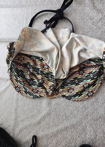 42 Beden siyah Renk Tasarım Şortlu Bikini Takımı