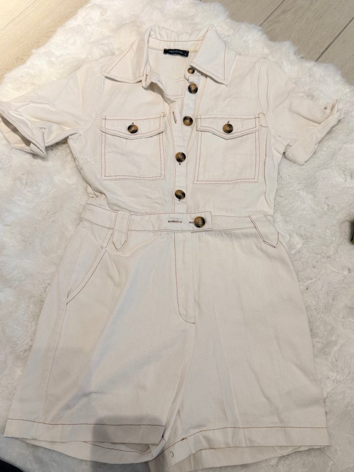 Düğmeli Beyaz Kadın Mini Tulum - Görsel 3