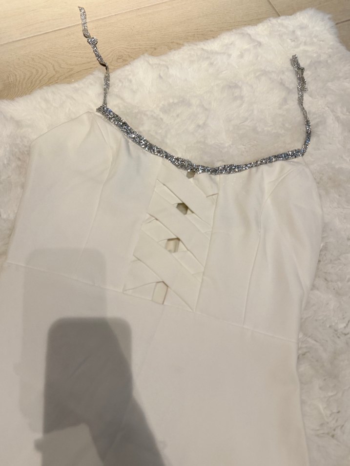 beyaz Elbise - Görsel 2