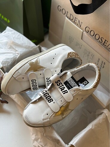 Golden Goose Deluxe Golden goose
