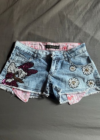 Nakışlı Pembe Mini Denim Şort