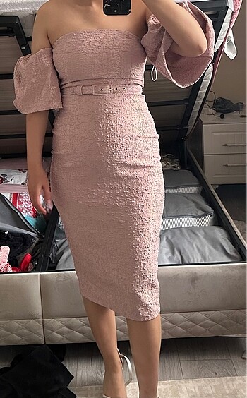 Pembe kemerli elbise