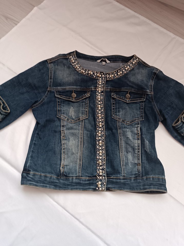 İşlemeli Mavi Kısa Kot Ceket Kadın - Görsel 3