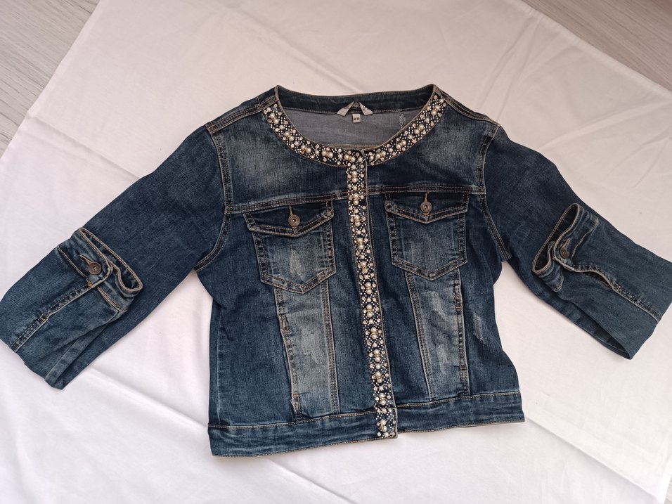 İşlemeli Mavi Kısa Kot Ceket Kadın - Görsel 2