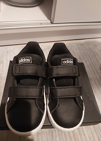 22 Beden siyah Renk Adidas bebek ayakkabısı 