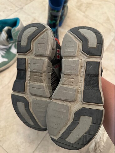 32 Beden gri Renk Skechers
