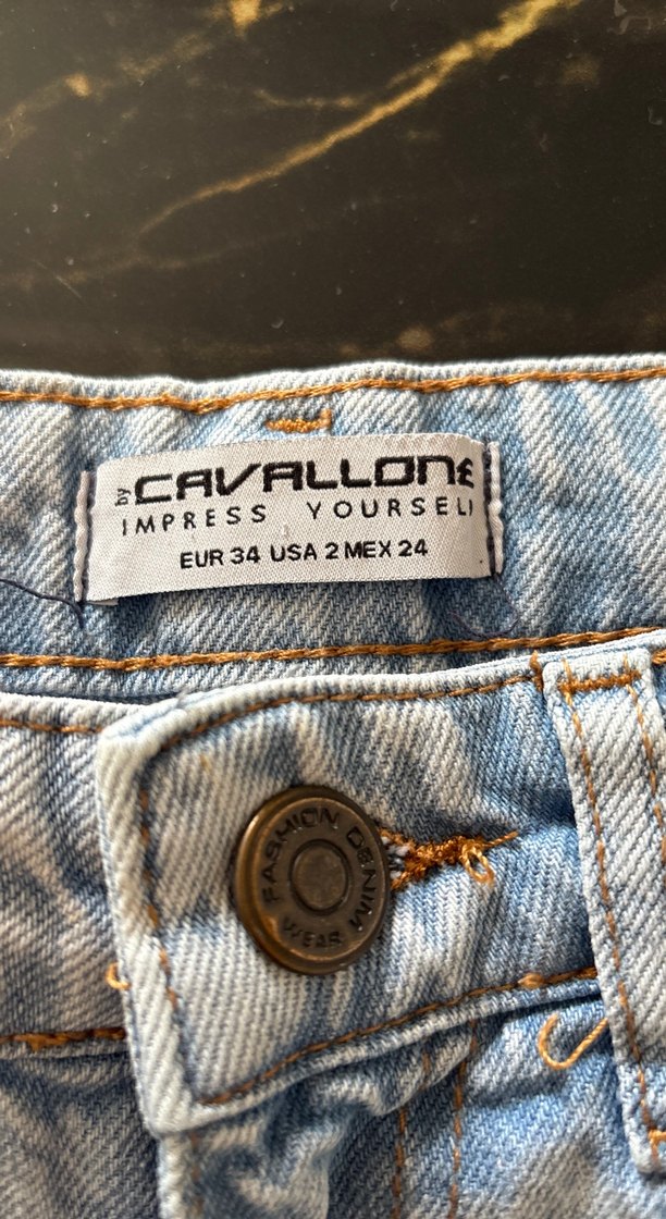 Gri Yırtık Detaylı Rahat Kesim Kadın Jean - Görsel 3