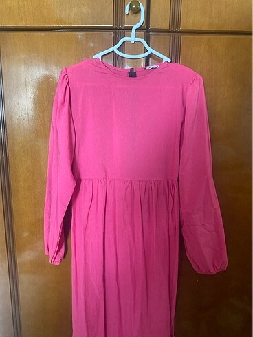 Pembe elbise