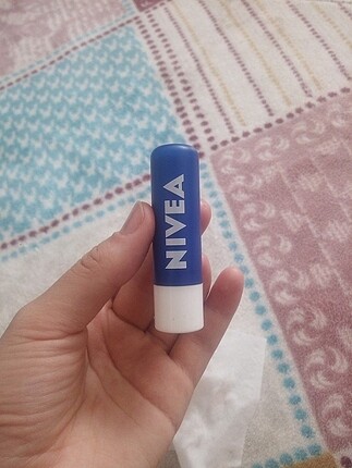 Nivea dudak nemlendirici 