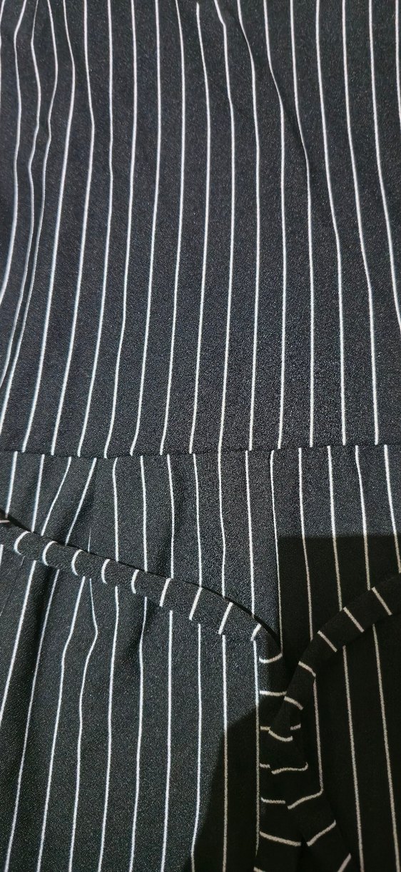 Çizgili V Yaka Kadın Mini Tulum - Görsel 3