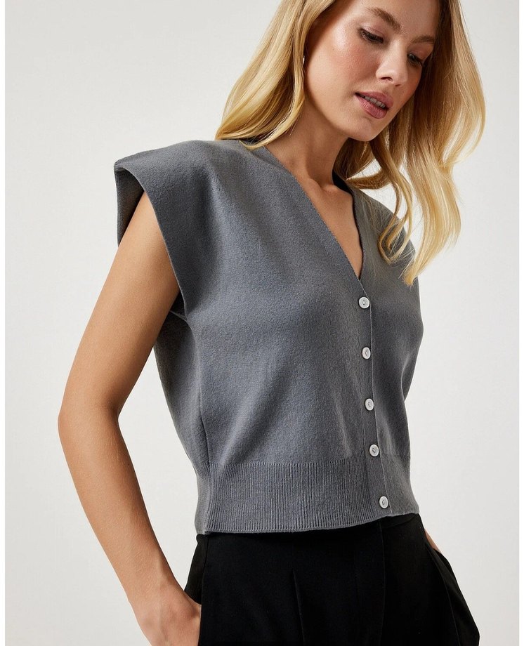Düğmeli V Yaka Gri Kısa Triko Yelek - Görsel 2