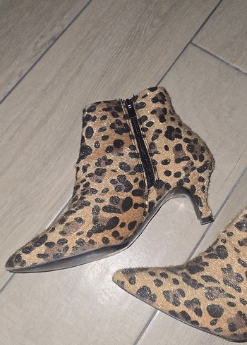 Leopar Desenli Tüylü Süet Stiletto Bot - Görsel 3