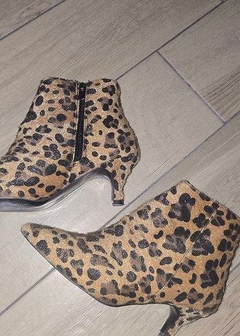 Leopar Desenli Tüylü Süet Stiletto Bot - Görsel 2