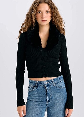 Defacto Slim Fit Dar Kesim Suni Kürklü V Yaka Düğmeli Triko Hırk