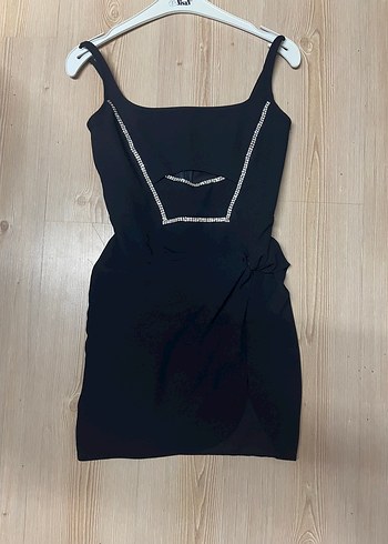 Siyah Nakışlı Mini Askılı Elbise