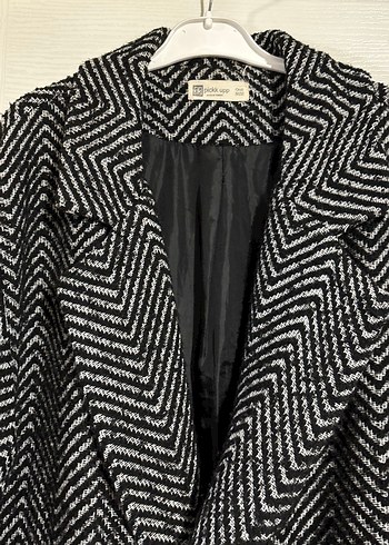 Siyah Beyaz Desenli Uzun Kaban - Görsel 4