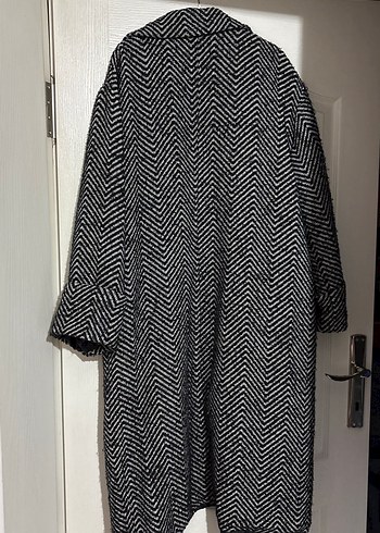 Siyah Beyaz Desenli Uzun Kaban - Görsel 7