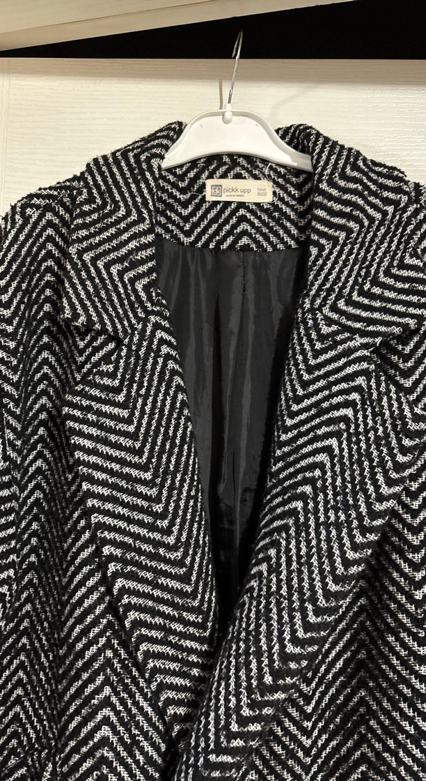 Siyah Beyaz Desenli Uzun Kaban - Görsel 4