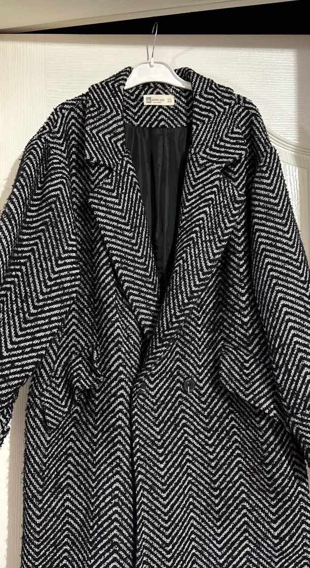 Siyah Beyaz Desenli Uzun Kaban - Görsel 2