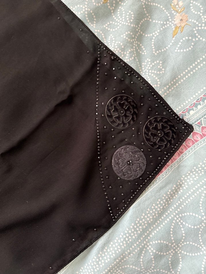 Siyah Kadın İpek Görünümlü Gotik Şal - Görsel 3