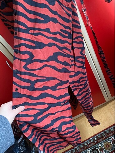 Yan yırtmaçlı gömlek elbise - Görsel 4