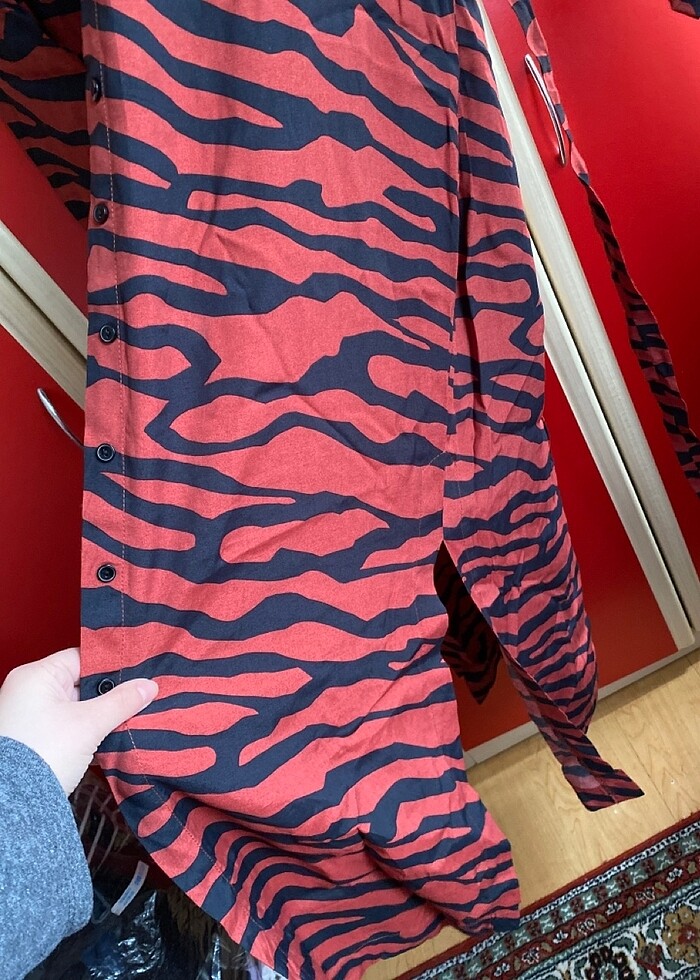 Yan yırtmaçlı gömlek elbise - Görsel 4