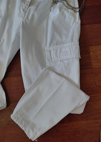 Beyaz Kemerli Bol Kesim Kadın Pantolon - Görsel 3