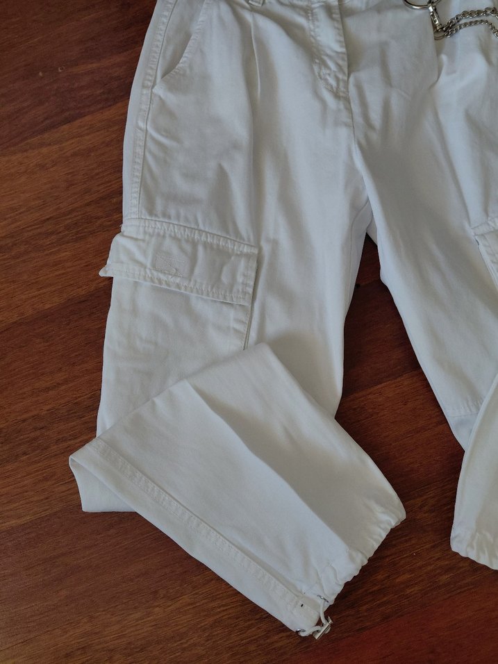 Beyaz Kemerli Bol Kesim Kadın Pantolon - Görsel 2