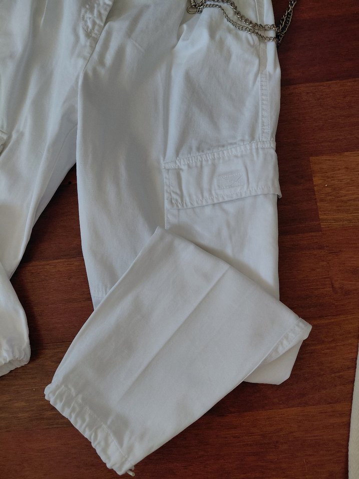 Beyaz Kemerli Bol Kesim Kadın Pantolon - Görsel 3