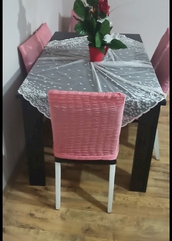 Sandalyeleriyle birlikte yemekmasası açılır kapanır Yemekmasası