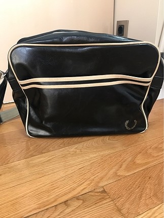 ORJİNAL FRED PERRY YANDAN ASKILI ÇANTA