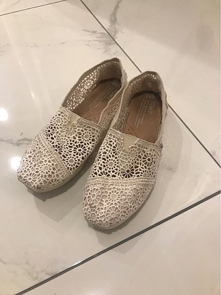 Toms marka cok cok az giyilmiş temiz ayakkabı!!!