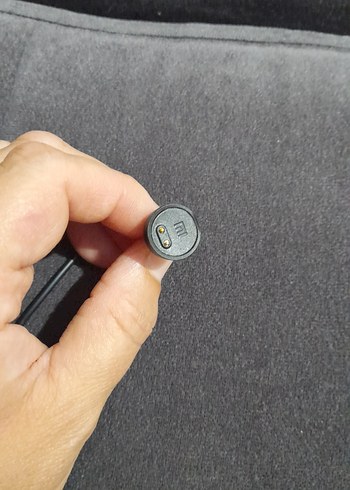 Gri Xiaomi Akıllı Bileklik Şarj Bağlantısı