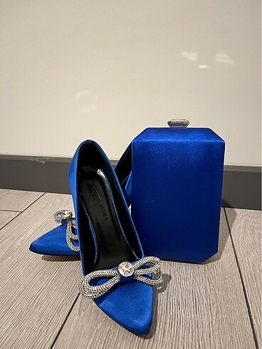 37 Beden Saks Mavisi Gri Tokalı Stiletto