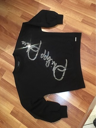 Kalıbı çok güzel small beden penye siyah sweatshrt