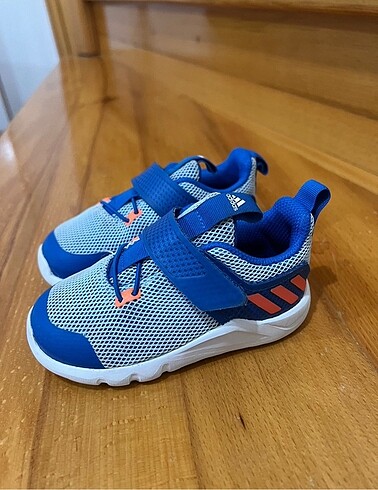 22 Beden mavi Renk Adidas spor ayakkabı