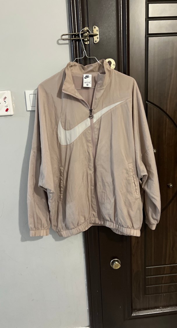 Nike Bej Rahat Kesim bayan yağmurluk orjinal - Görsel 3