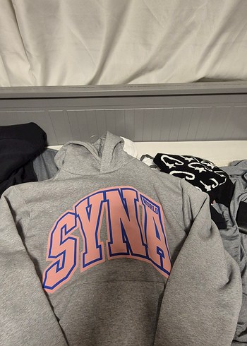 syna sweatshirt