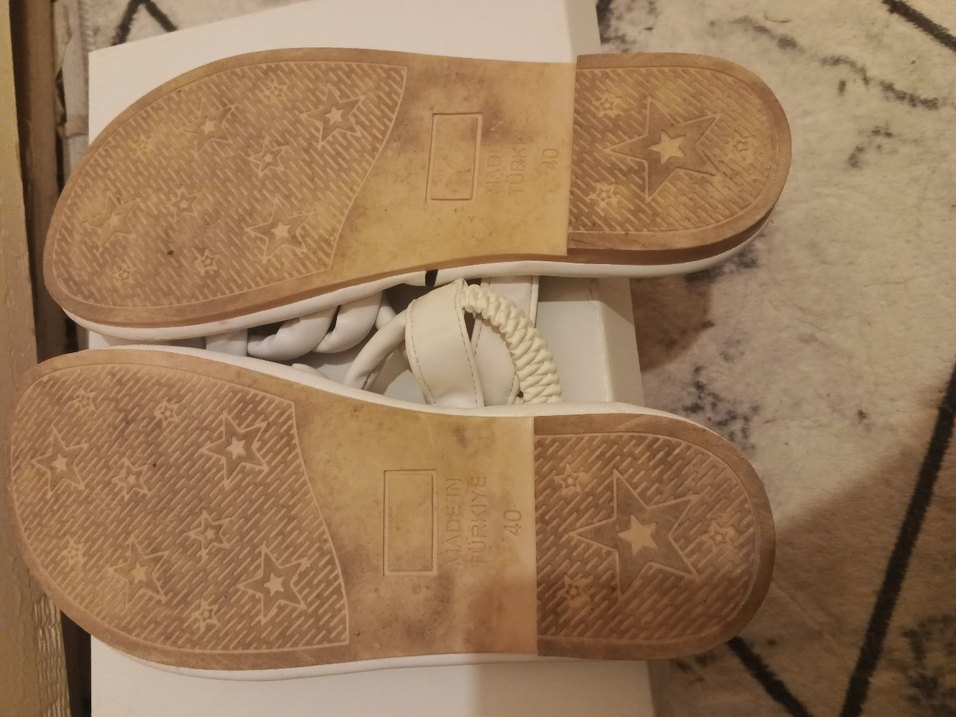 Beyaz Kadın Sandaletve pembe terlik - Görsel 2