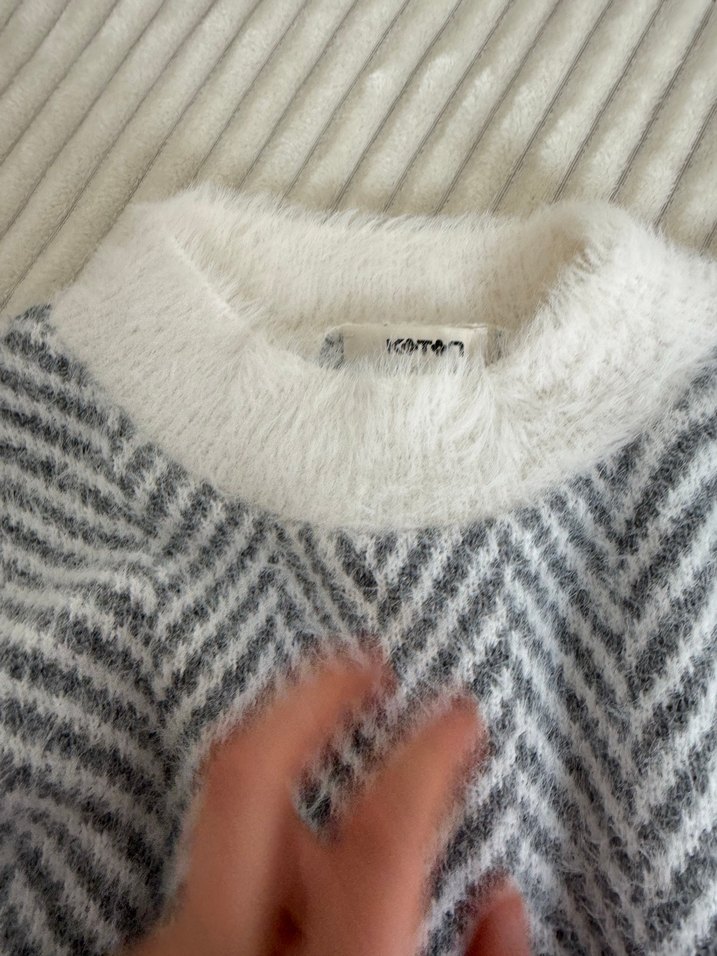 Gri Yüksek Yakalı Örgü Kadın Kazak - Görsel 3