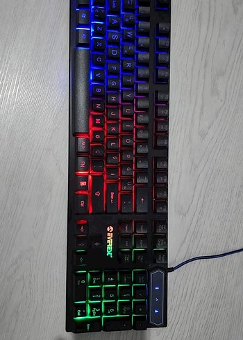 Renkli LED Aydınlatmalı Mekanik Klavye