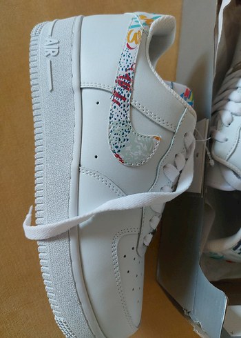 NIKE Renkli Baskılı Beyaz Kadın Spor Ayakkabı - Görsel 4