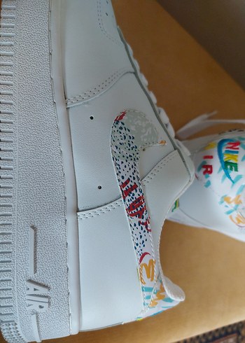 NIKE Renkli Baskılı Beyaz Kadın Spor Ayakkabı - Görsel 2