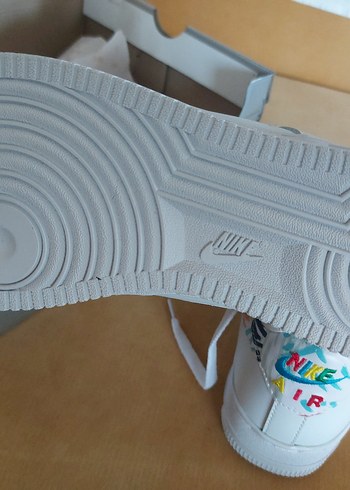 NIKE Renkli Baskılı Beyaz Kadın Spor Ayakkabı - Görsel 3