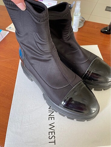 Nine West Kadın Bot