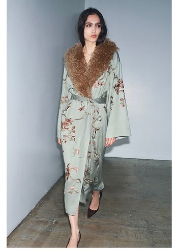 Zw collection kürk yakalı işlemeli kimono - Görsel 7