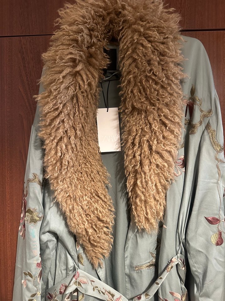 Zw collection kürk yakalı işlemeli kimono - Görsel 2