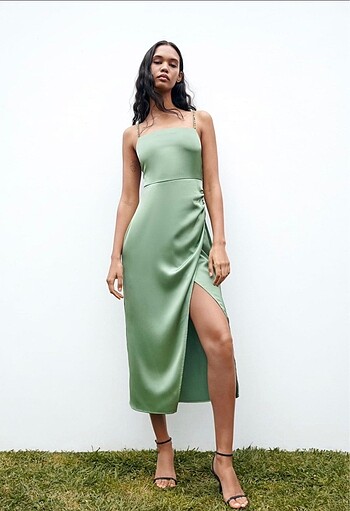 Zara boncuklu askılı saten elbise