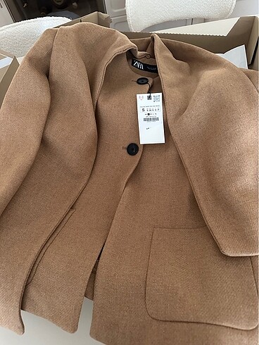 Zara atkılı yün kaban