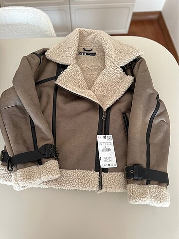 Zara tokalı kenarlı içi tüylü ceket